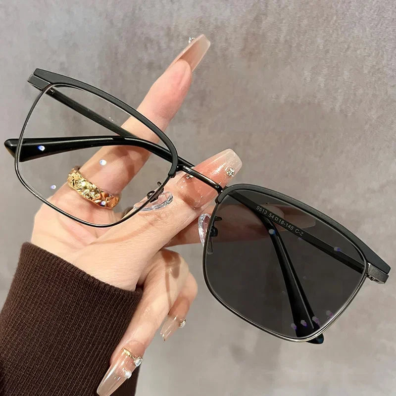 Metal Frame Photochromic Myopia Glasses Anti-Blue Light/UV400/Transitions Lenses