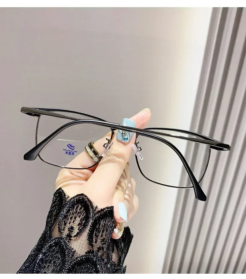 Metal Frame Photochromic Myopia Glasses Anti-Blue Light/UV400/Transitions Lenses